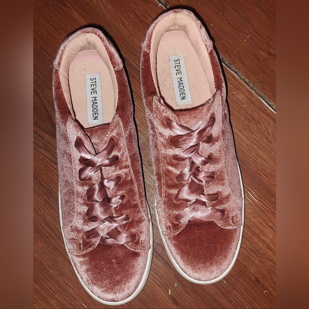 Pink Steve Madden tennis shoes
